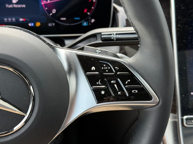 Mercedes-Benz GLC Vehicle Full-screen Gallery Image 22