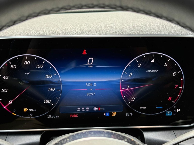 Mercedes-Benz GLC Vehicle Full-screen Gallery Image 23