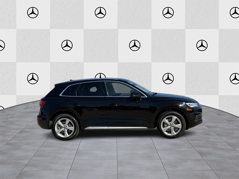 Audi Q5 Vehicle Full-screen Gallery Image 2
