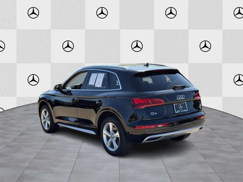 Audi Q5 Vehicle Full-screen Gallery Image 4