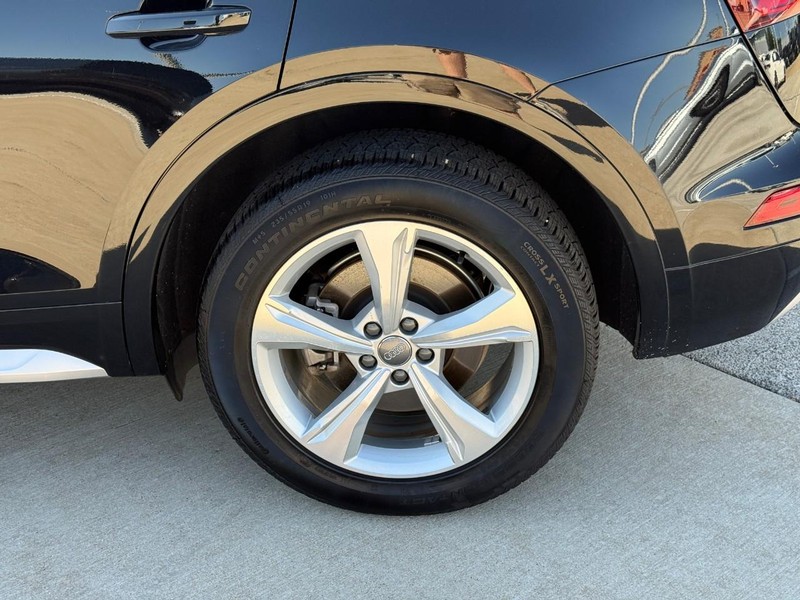 Audi Q5 Vehicle Full-screen Gallery Image 9