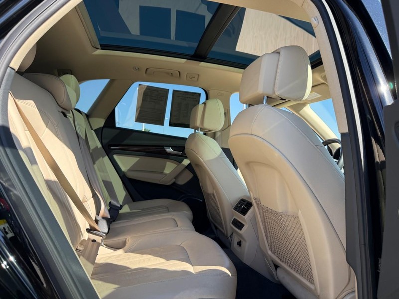 Audi Q5 Vehicle Full-screen Gallery Image 10