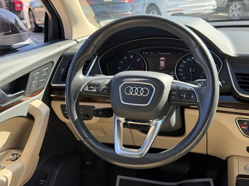 Audi Q5 Vehicle Full-screen Gallery Image 12