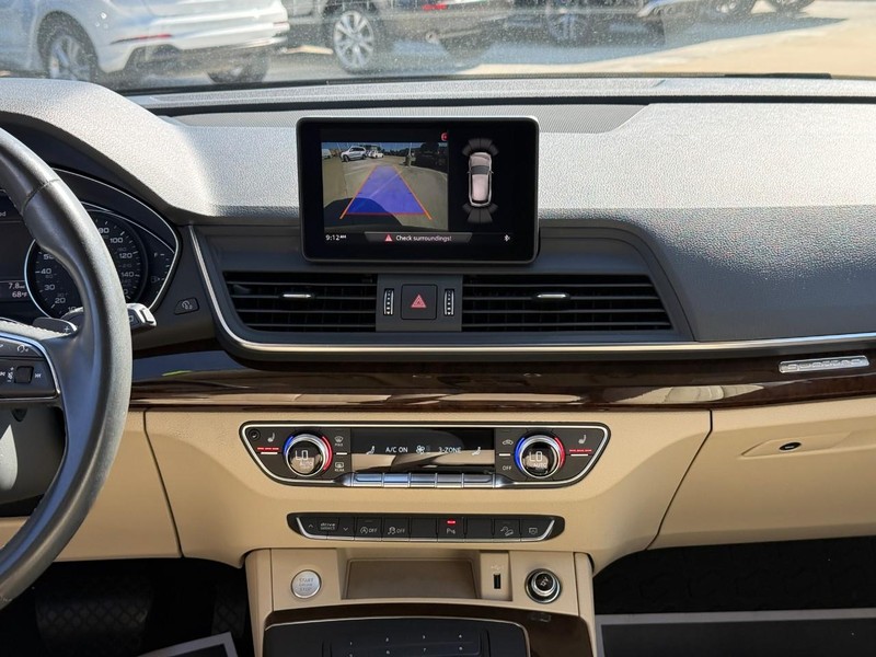 Audi Q5 Vehicle Full-screen Gallery Image 13