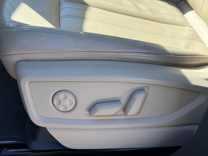 Audi Q5 Vehicle Full-screen Gallery Image 21