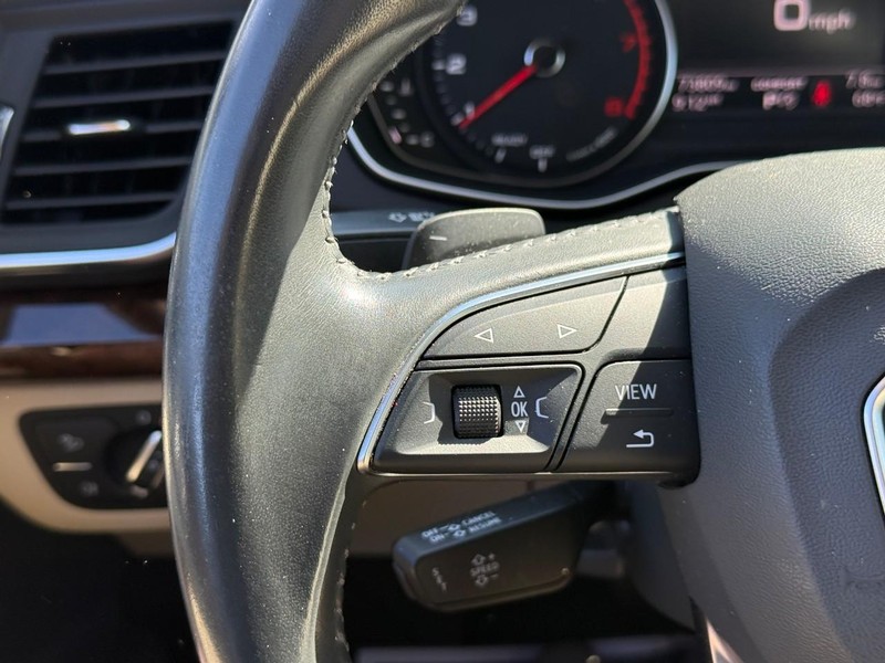 Audi Q5 Vehicle Full-screen Gallery Image 22