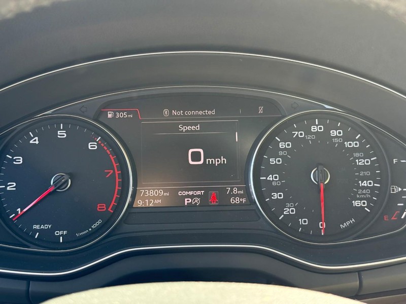 Audi Q5 Vehicle Full-screen Gallery Image 24