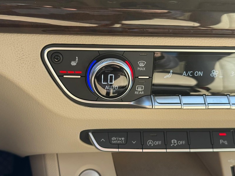 Audi Q5 Vehicle Full-screen Gallery Image 25