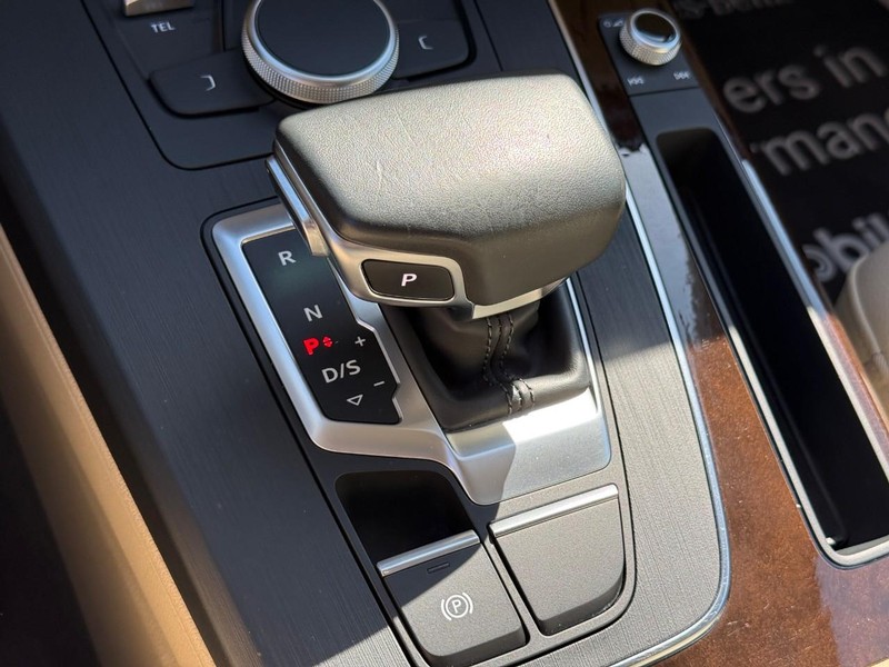 Audi Q5 Vehicle Full-screen Gallery Image 26