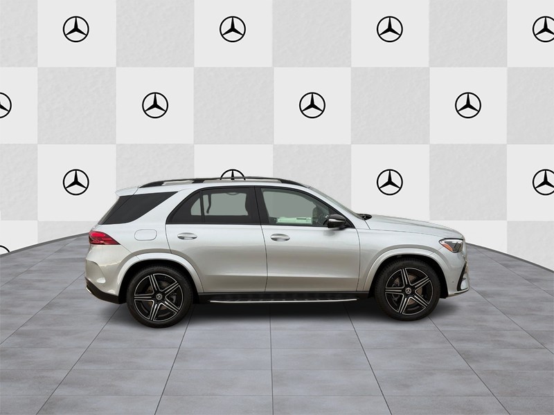 Mercedes-Benz GLE Vehicle Full-screen Gallery Image 2