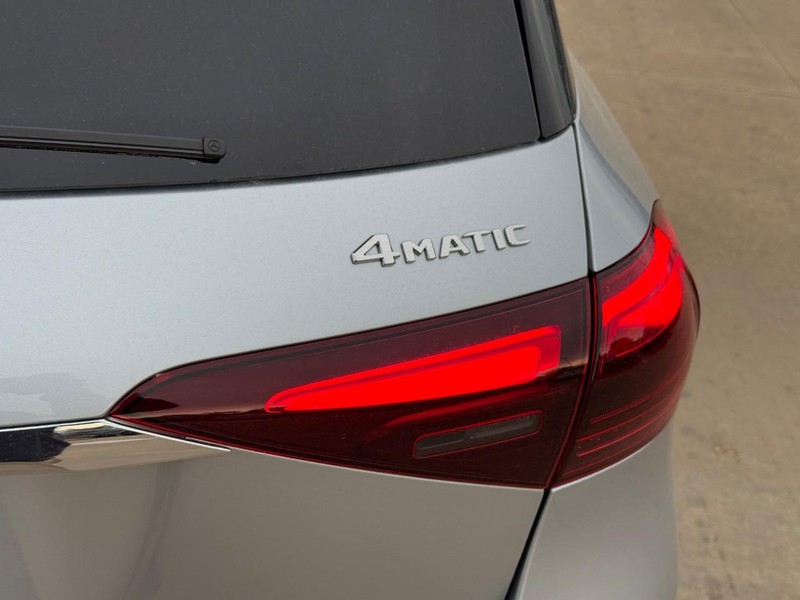 Mercedes-Benz GLE Vehicle Full-screen Gallery Image 5