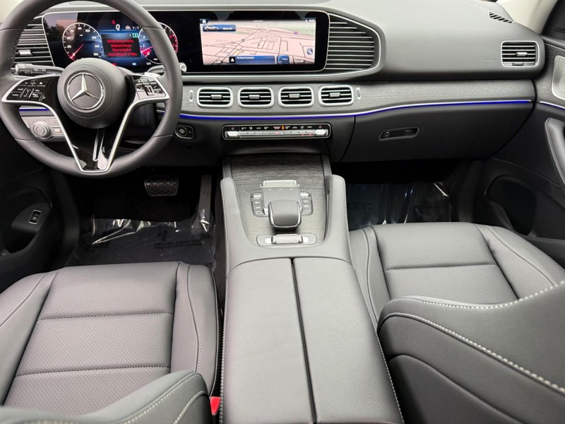 Mercedes-Benz GLE Vehicle Full-screen Gallery Image 8