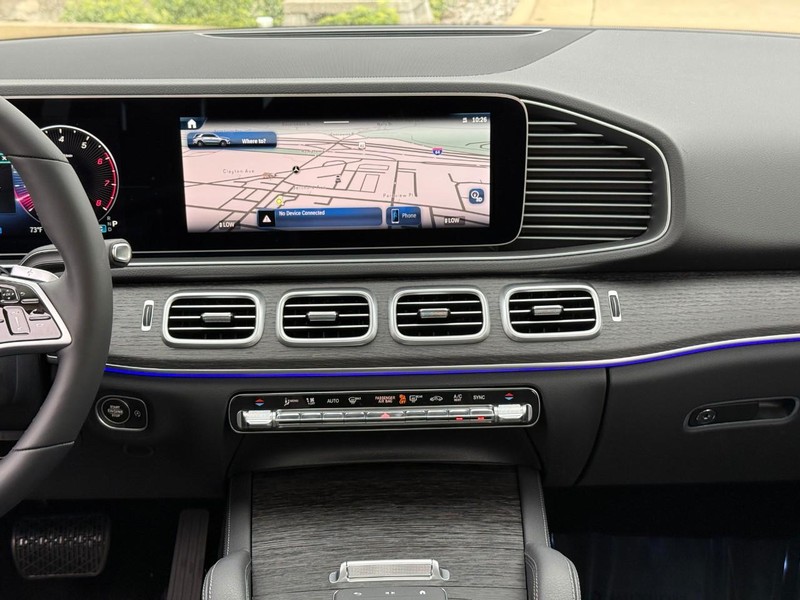 Mercedes-Benz GLE Vehicle Full-screen Gallery Image 10