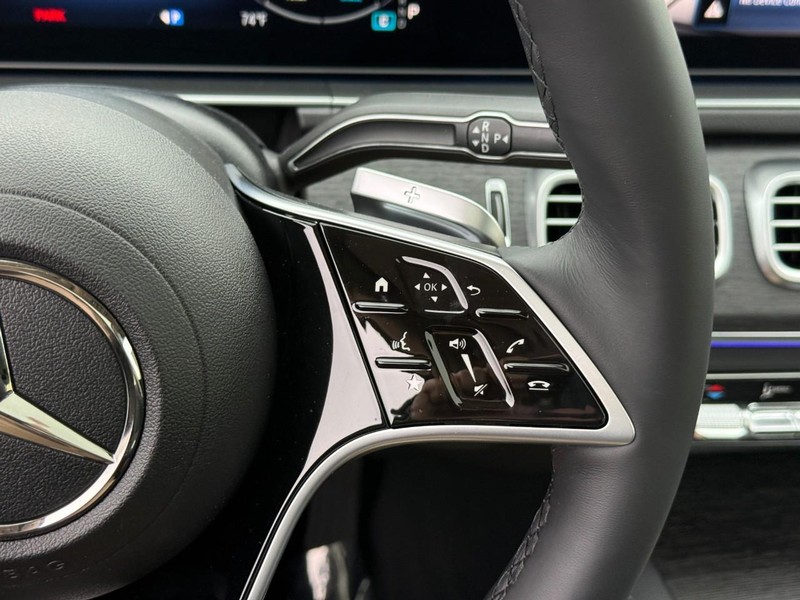 Mercedes-Benz GLE Vehicle Full-screen Gallery Image 18