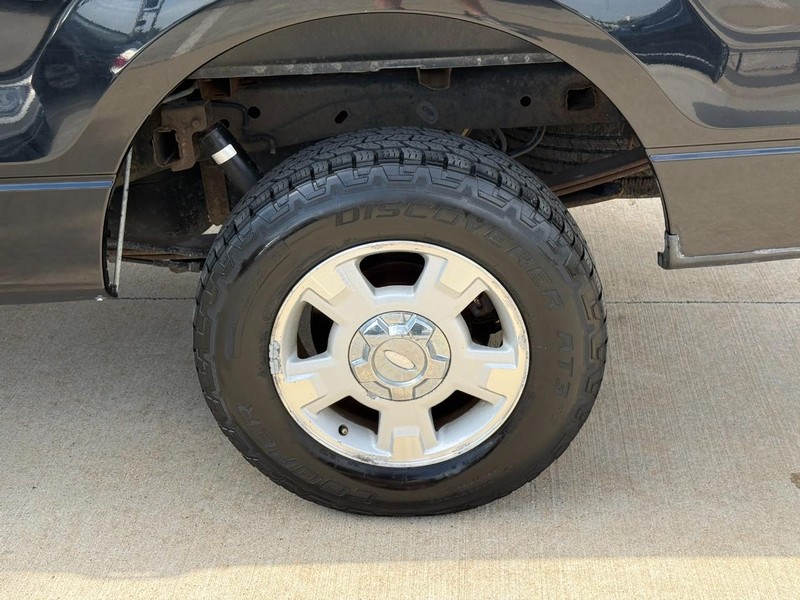 Ford F-150 Vehicle Full-screen Gallery Image 9