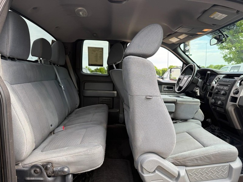 Ford F-150 Vehicle Full-screen Gallery Image 10