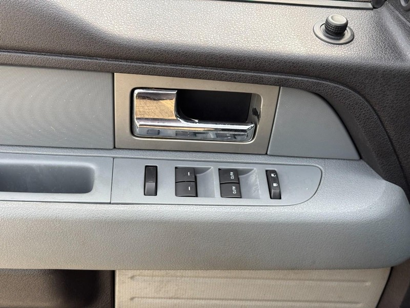 Ford F-150 Vehicle Full-screen Gallery Image 11