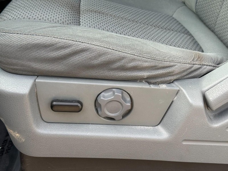 Ford F-150 Vehicle Full-screen Gallery Image 13