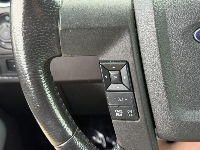 Ford F-150 Vehicle Full-screen Gallery Image 14