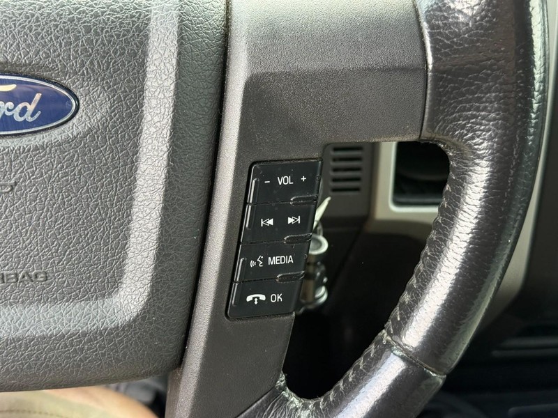 Ford F-150 Vehicle Full-screen Gallery Image 15