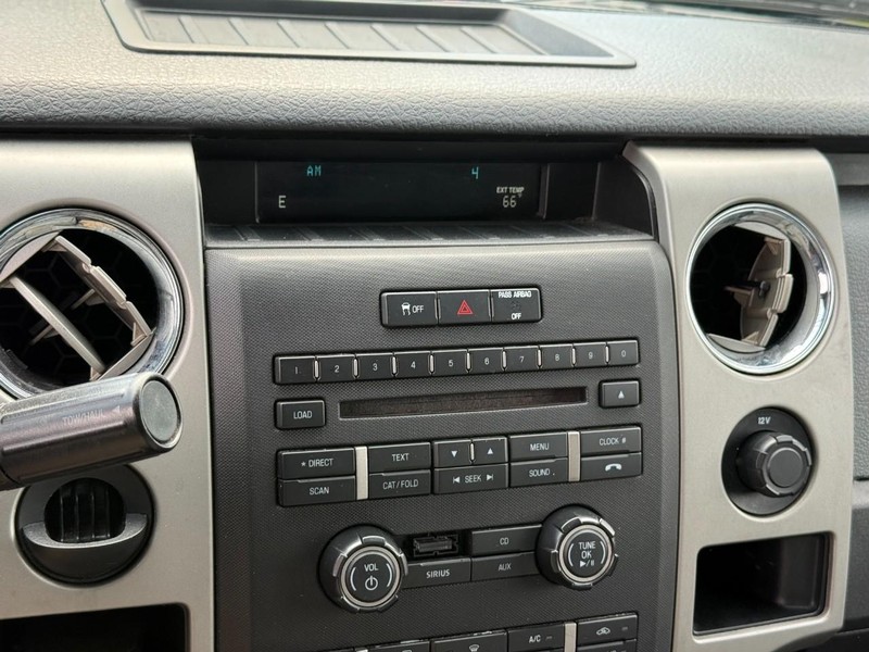 Ford F-150 Vehicle Full-screen Gallery Image 17