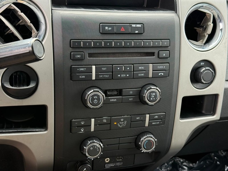 Ford F-150 Vehicle Full-screen Gallery Image 18