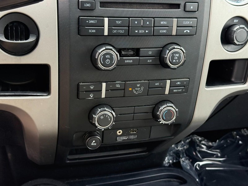 Ford F-150 Vehicle Full-screen Gallery Image 19