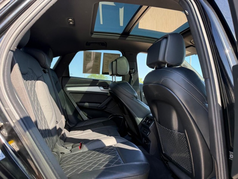 Audi SQ5 Sportback Vehicle Full-screen Gallery Image 09