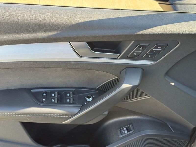 Audi SQ5 Sportback Vehicle Full-screen Gallery Image 15