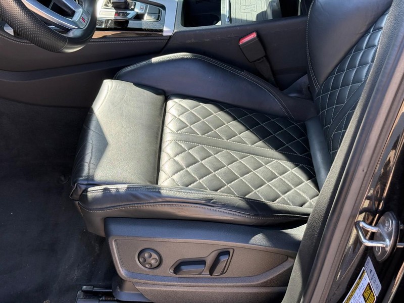 Audi SQ5 Sportback Vehicle Full-screen Gallery Image 17