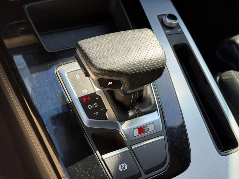 Audi SQ5 Sportback Vehicle Full-screen Gallery Image 22
