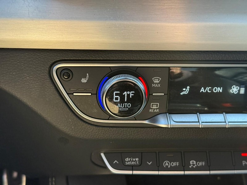 Audi SQ5 Sportback Vehicle Full-screen Gallery Image 23