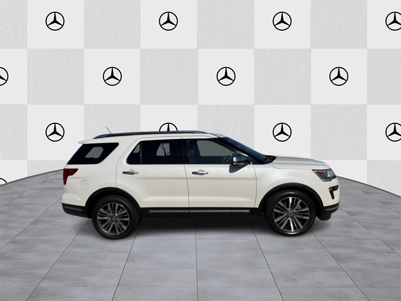 Ford Explorer Vehicle Full-screen Gallery Image 02