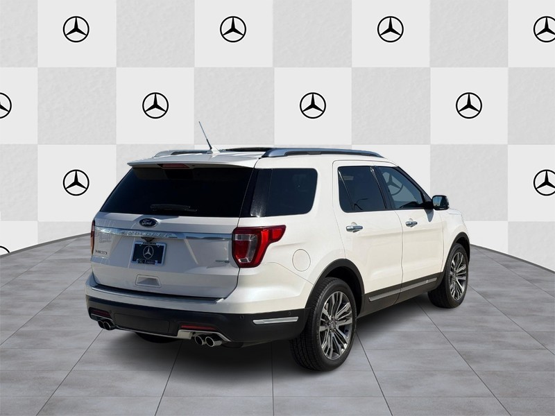 Ford Explorer Vehicle Full-screen Gallery Image 03
