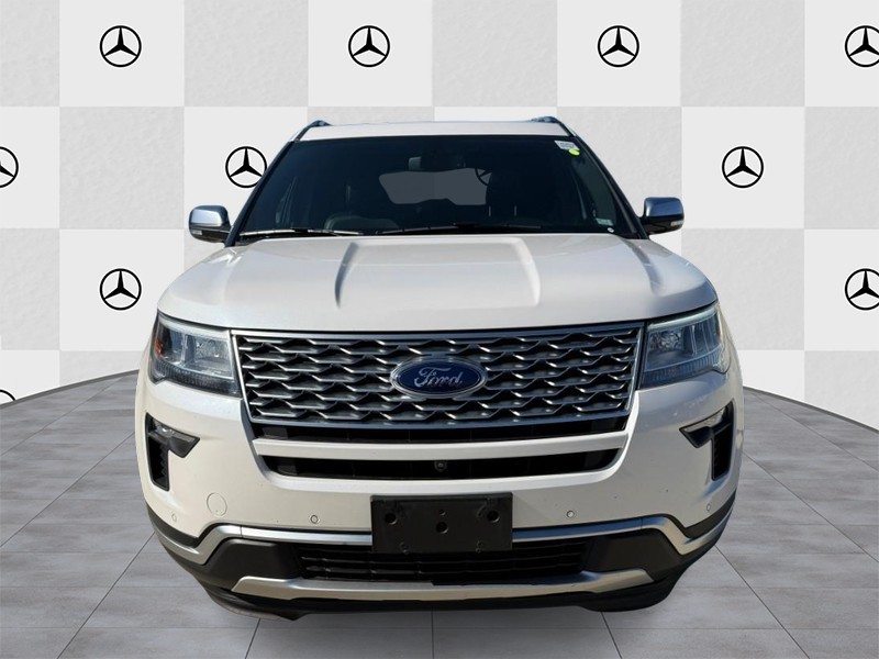 Ford Explorer Vehicle Full-screen Gallery Image 05