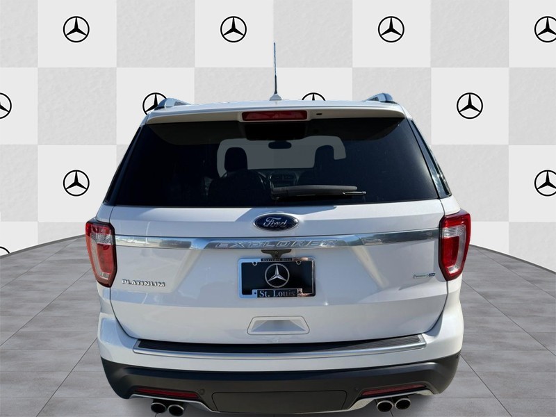 Ford Explorer Vehicle Full-screen Gallery Image 06