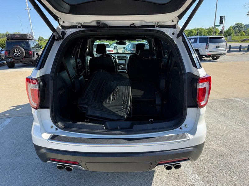 Ford Explorer Vehicle Full-screen Gallery Image 08