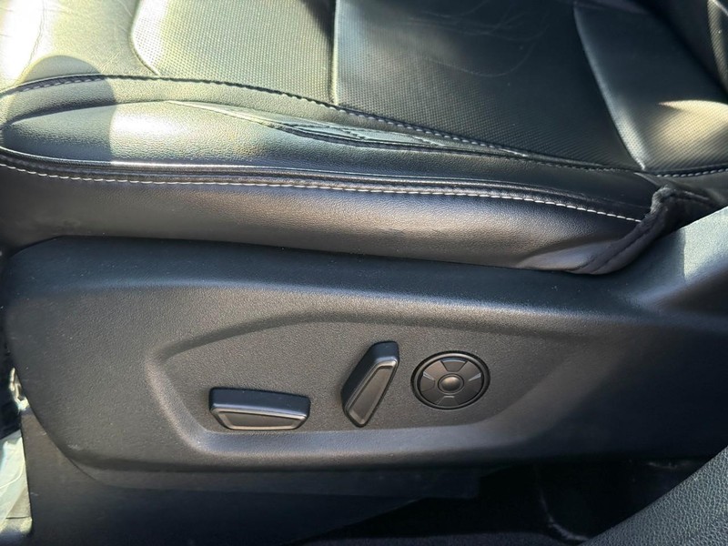 Ford Explorer Vehicle Full-screen Gallery Image 20
