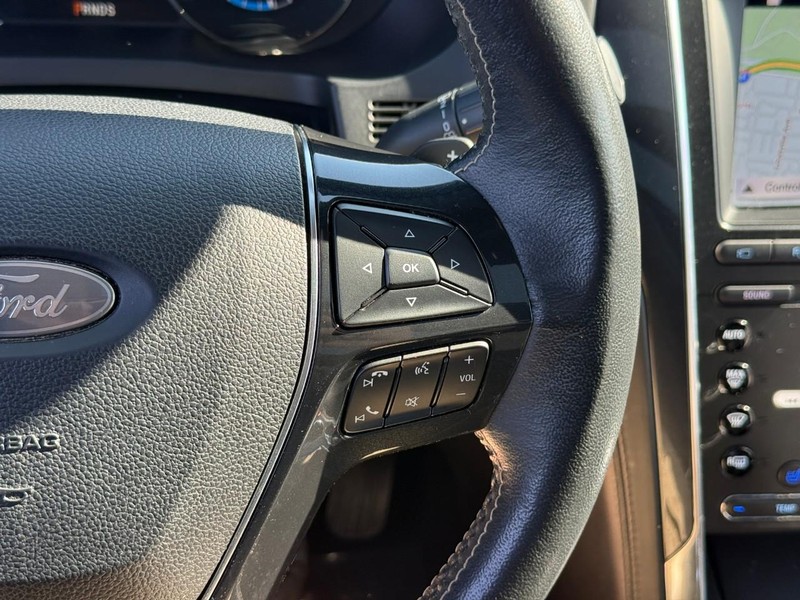 Ford Explorer Vehicle Full-screen Gallery Image 22