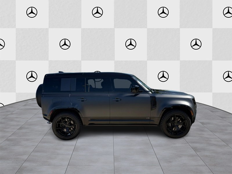 Land Rover Defender Vehicle Full-screen Gallery Image 02