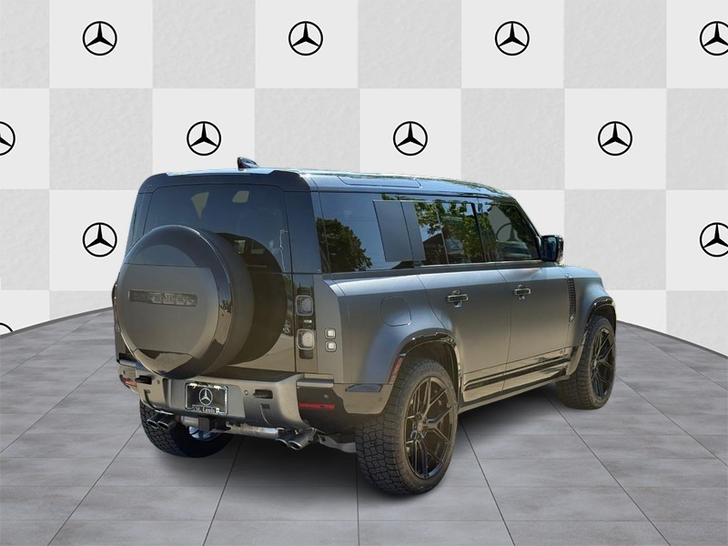 Land Rover Defender Vehicle Full-screen Gallery Image 03
