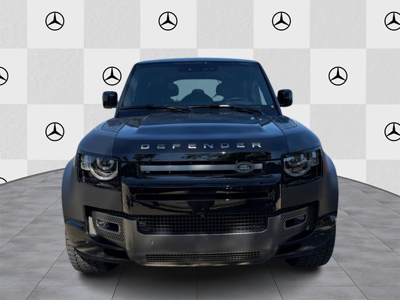 Land Rover Defender Vehicle Full-screen Gallery Image 05