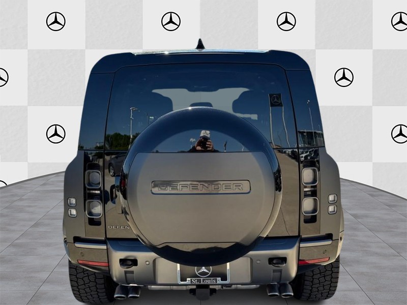 Land Rover Defender Vehicle Full-screen Gallery Image 07