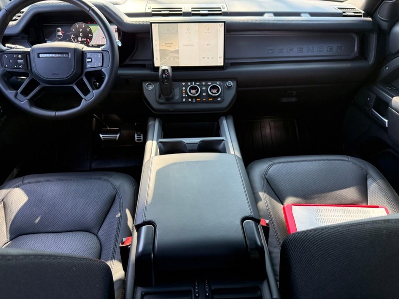 Land Rover Defender Vehicle Full-screen Gallery Image 10