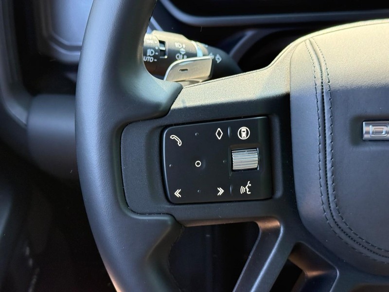 Land Rover Defender Vehicle Full-screen Gallery Image 17