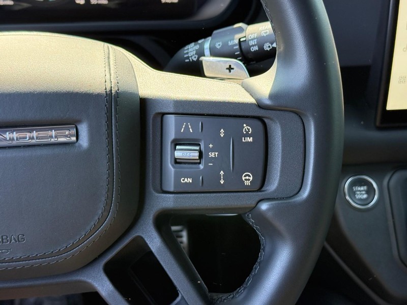 Land Rover Defender Vehicle Full-screen Gallery Image 18