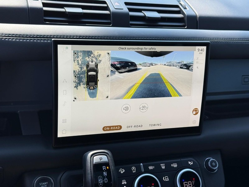 Land Rover Defender Vehicle Full-screen Gallery Image 21
