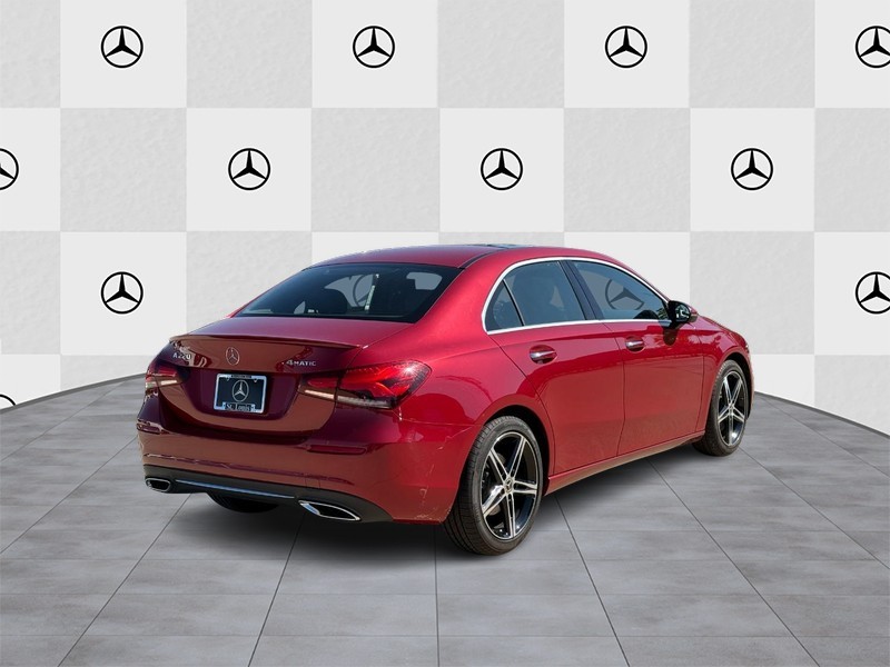 Mercedes-Benz A-Class Vehicle Full-screen Gallery Image 3