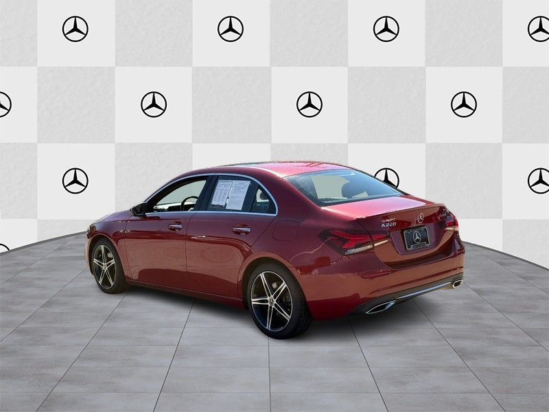 Mercedes-Benz A-Class Vehicle Full-screen Gallery Image 4