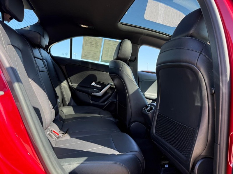 Mercedes-Benz A-Class Vehicle Full-screen Gallery Image 10